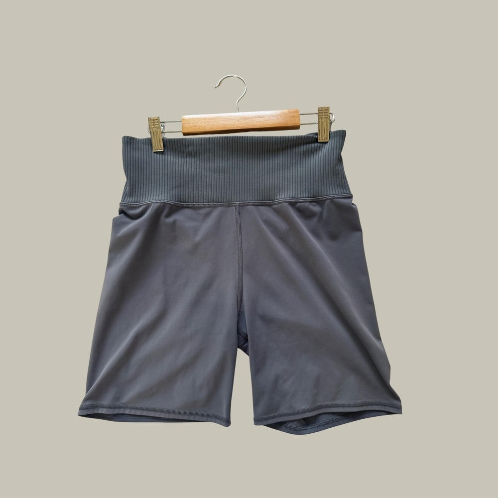 Vuori Womens Studio Pocket Biker Shorts High Rise Ribbed Waistband Size S Gym - Picture 2 of 9